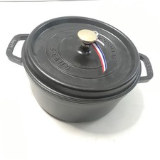 Staub Cocotte Ronde Round Cast Iron 24cm 3.7L 3.9QT Black 9 3/8” New OPEN BOX (New other (see details))